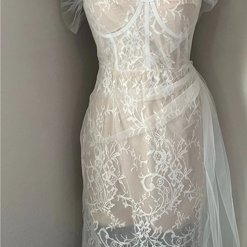Tule and lace dress 👗 - Picture 2 of 9